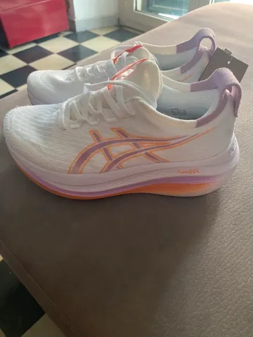 Used Asics Nimbus 27 Running Shoes