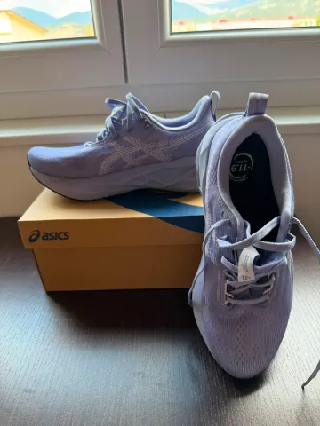 Tweedehands Asics Novablast 5 Running Shoes