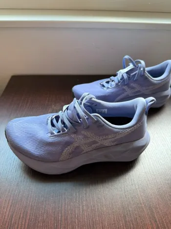 Tweedehands Asics Novablast 5 bike — afbeelding 5 van 6