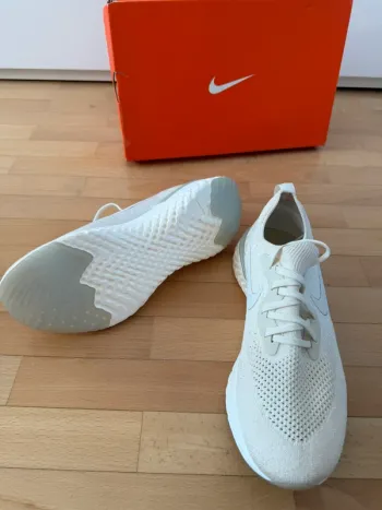 Used Nike Epic React Flyknit bike — image 2 of 6