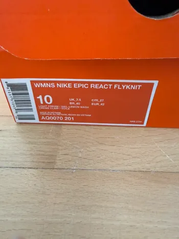 Used Nike Epic React Flyknit bike — image 4 of 6