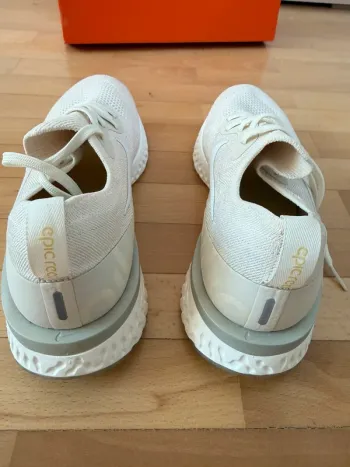 Used Nike Epic React Flyknit bike — image 5 of 6