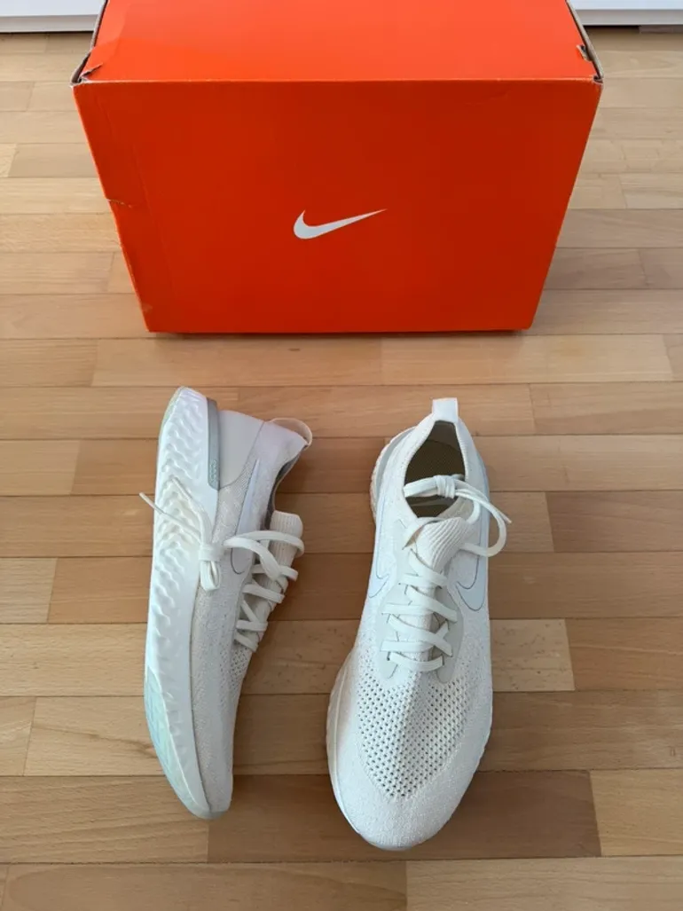 Used Nike Epic React Flyknit bike — image 3 of 6