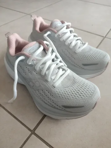 Used Saucony Hurricane 25 Running Shoes