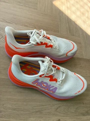 Used Orange HOKA Baskets 2025 Running Shoes