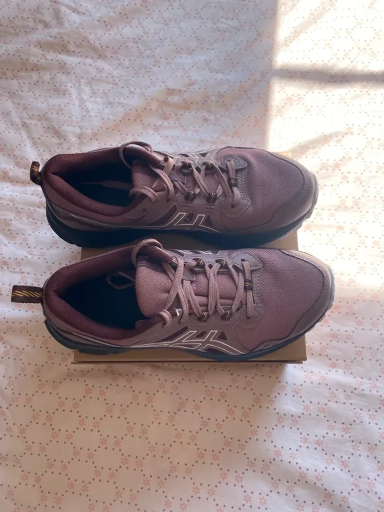 Used Asics Sneakers bike — image 2 of 6