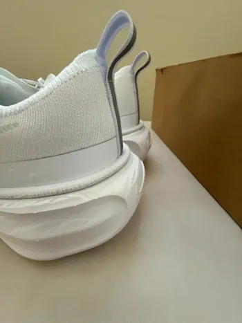Used Nike Zoomx Invincible Run 3 bike — image 6 of 7