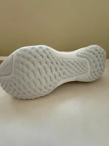Used Nike Zoomx Invincible Run 3 bike — image 7 of 7