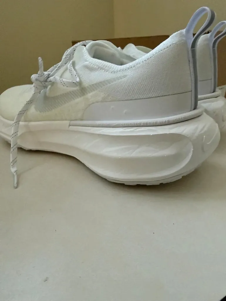 Used Nike Zoomx Invincible Run 3 bike — image 2 of 7