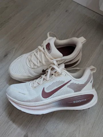 Gebrauchtes Nike Vomero 18 Running Shoes