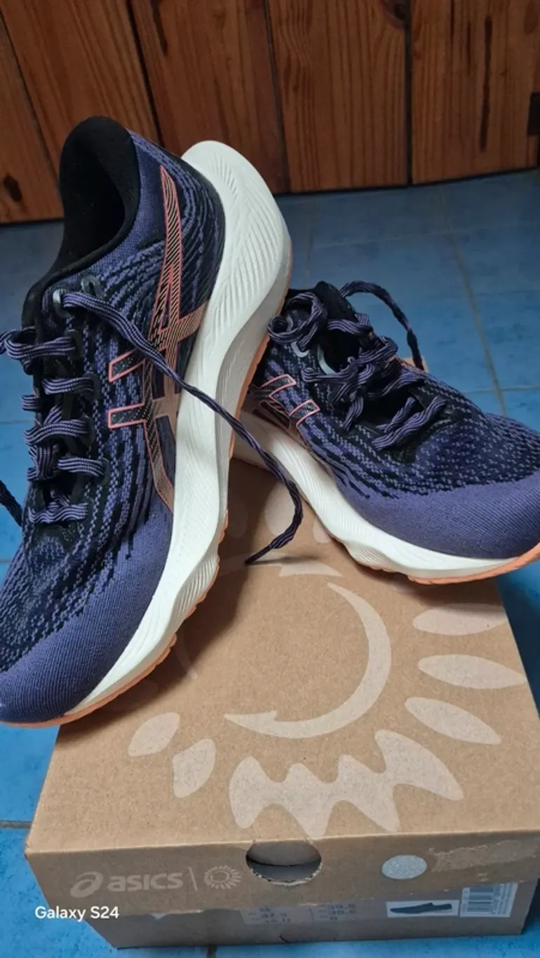 Used Asics Gel-Kayano bike — image 1 of 7