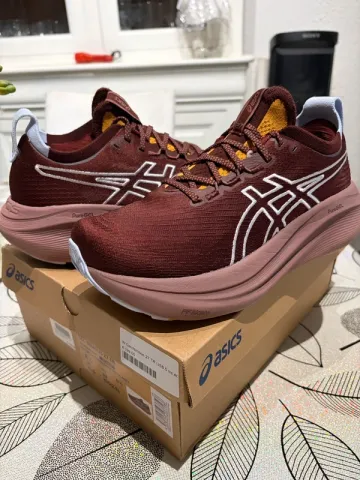 Used Asics Gel Nimbus 27 Running Shoes