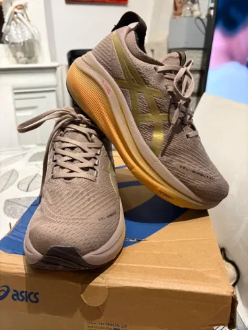 Used Asics Gel-Nimbus 27 Running Shoes