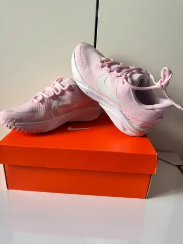 Tweedehands Rose Star Runner 4 NN Running Shoes