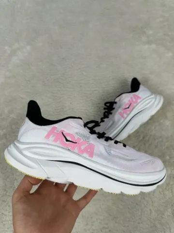 Used Rose Clifton 10 Running Shoes