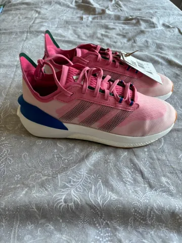 Used Adidas Running Shoes bike — image 2 of 2