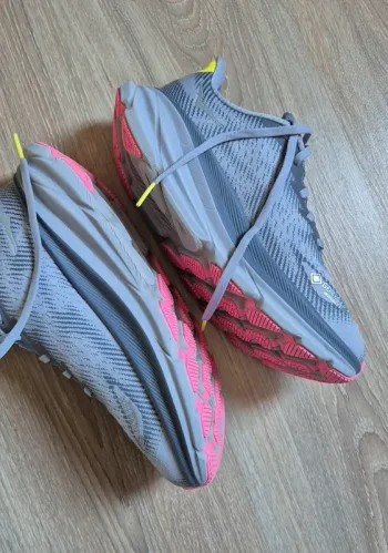 Použité Hoka Clifton 9 Goretex bike — obrázek 3 z 14
