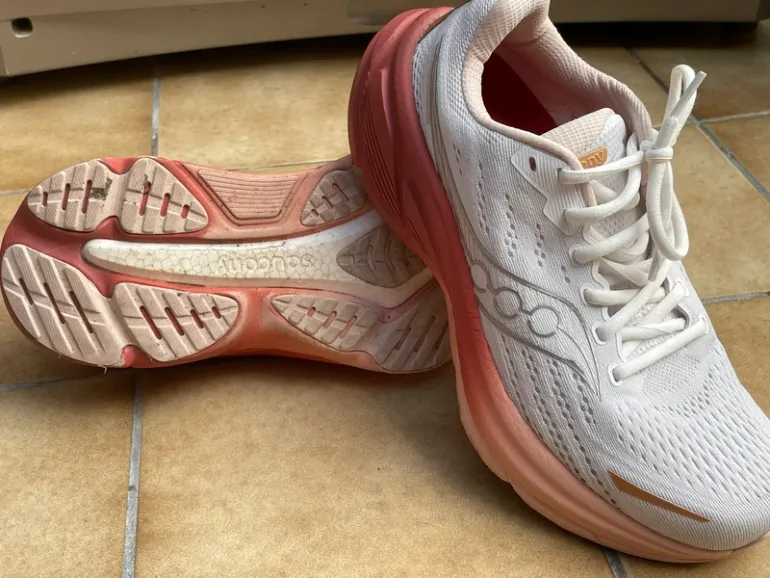 Used Saucony Running Shoes Women EU 39 bike — image 2 of 11