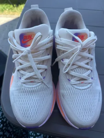 Used Nike Vomero 18 Running Shoes