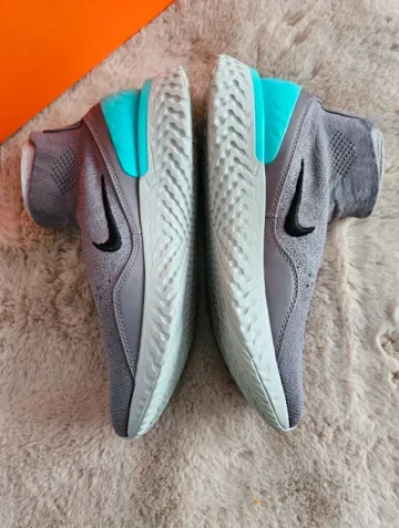 Used Nike Rise React Flyknit bike — image 3 of 6