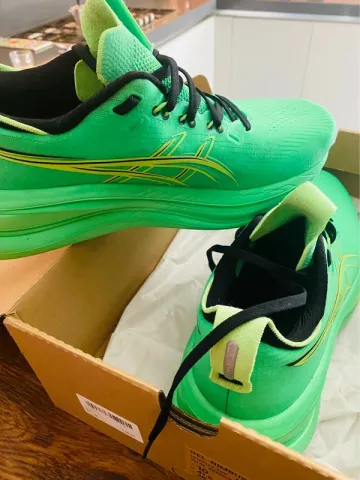 Gebrauchtes Asics Nimbus 28 Running Shoes