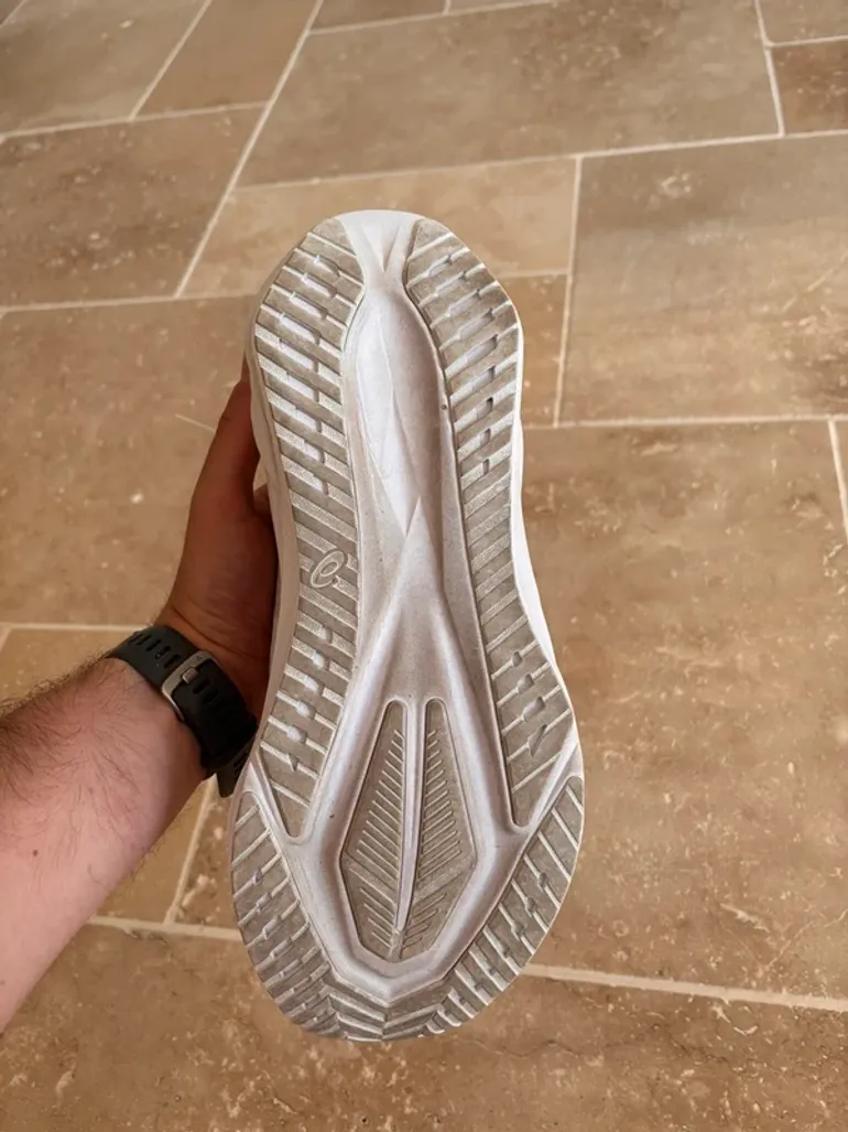 Tweedehands Asics Novablast 5 bike — afbeelding 4 van 6