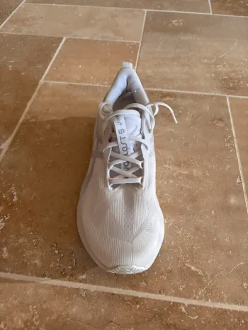Tweedehands Asics Novablast 5 bike — afbeelding 2 van 6