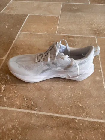 Tweedehands Asics Novablast 5 bike — afbeelding 3 van 6