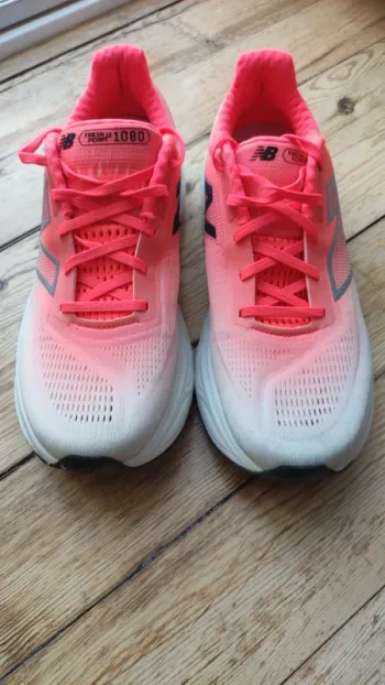New Balance Fresh Foam 1080 V14 bike usato — immagine 2 di 6