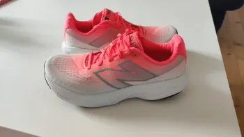 New Balance Fresh Foam 1080 V14 bike usato — immagine 1 di 6