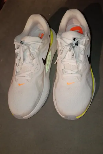 Nike Running Shoes bike d'occasion — image 2 sur 8