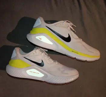 Nike Running Shoes bike d'occasion — image 1 sur 8