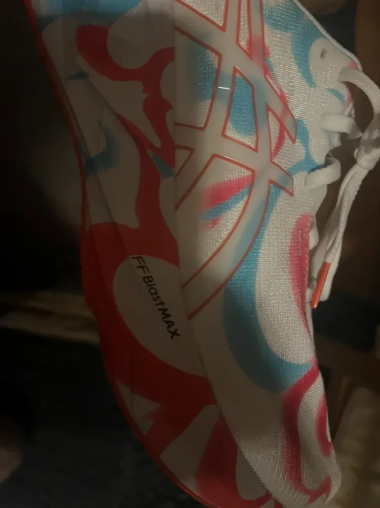 Used Asics Novablast 5 Tokyo Marathon 2025 bike — image 3 of 6