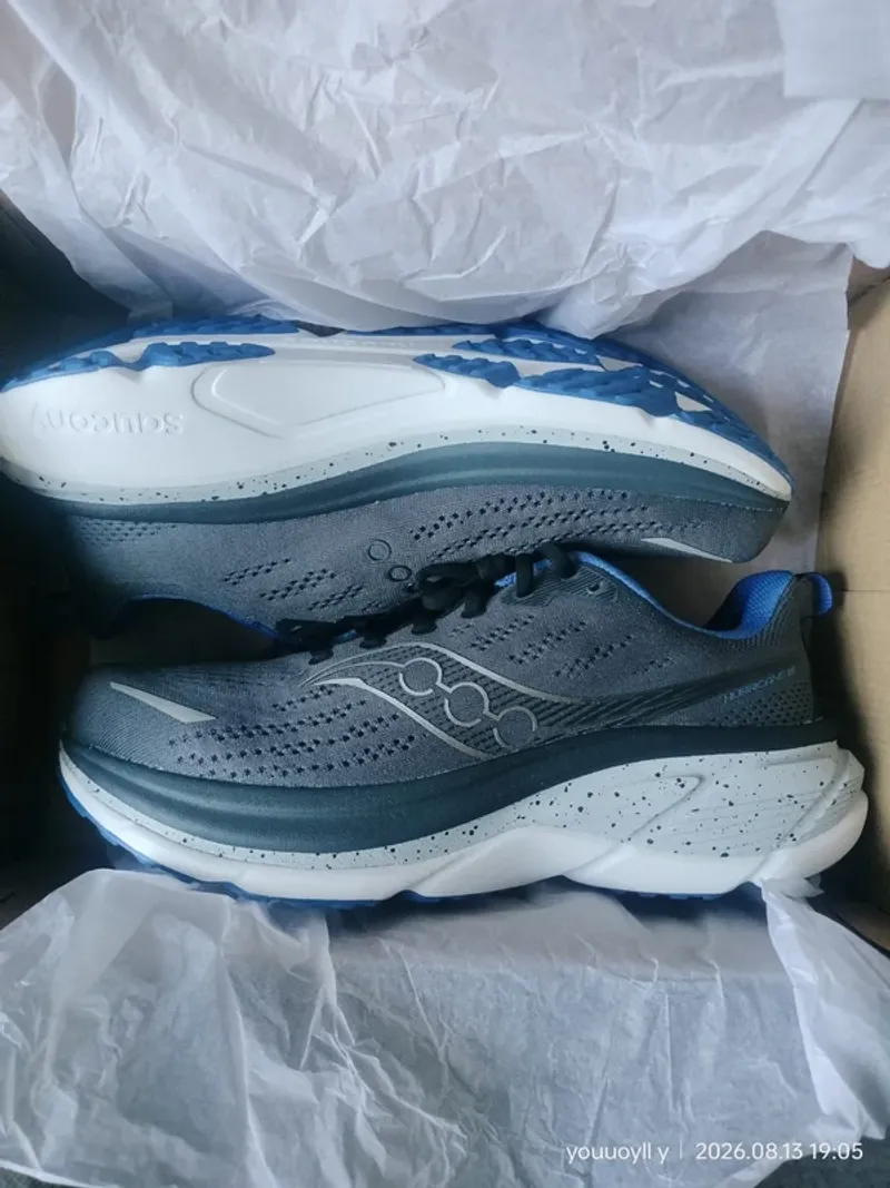 Used Saucony Hurricane 25 Running Shoes