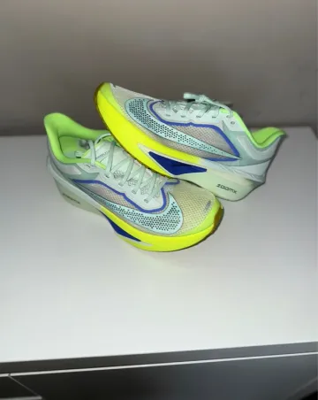 Used Nike Zoom Fly 6 Running Shoes