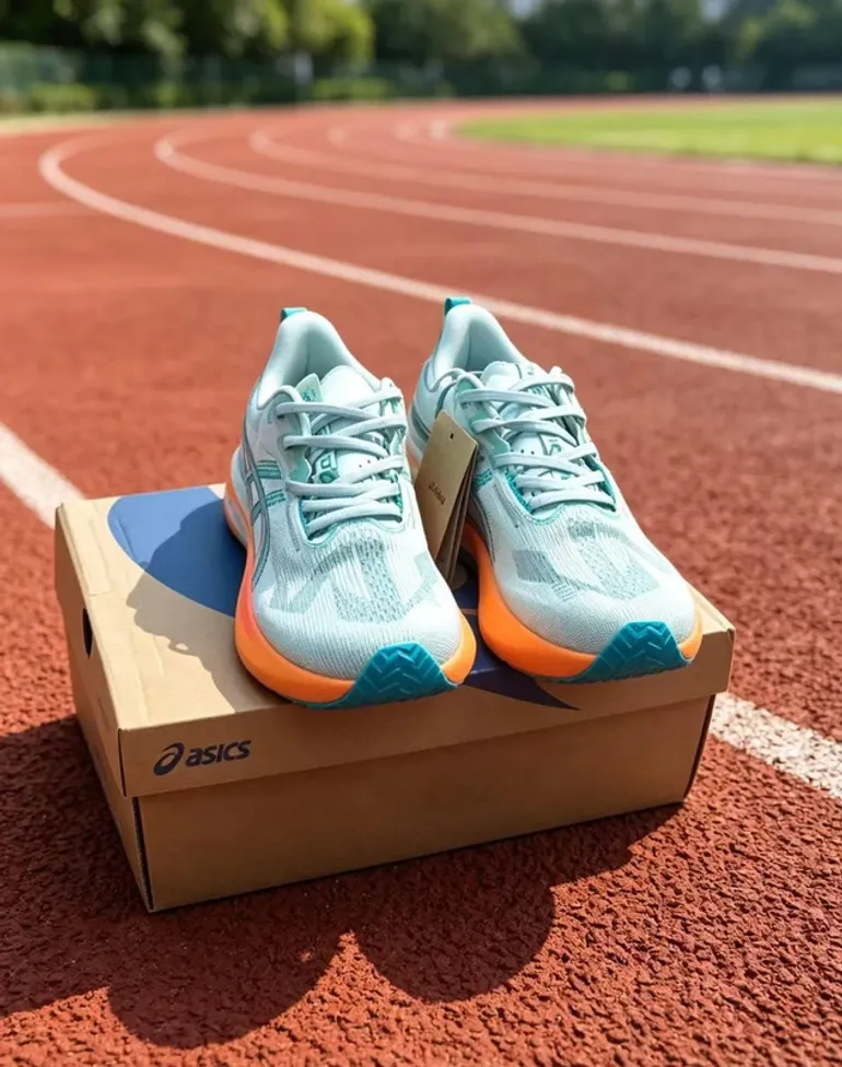 Used Asics Sneakers bike — image 3 of 5