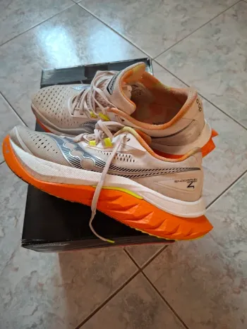 Saucony Endorphin Speed 4 bike usato — immagine 3 di 9
