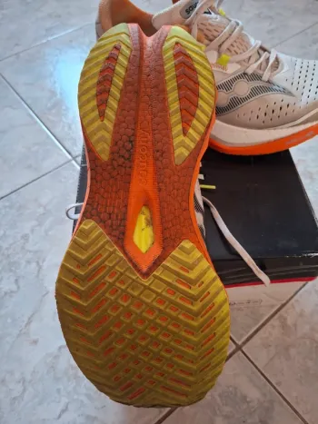 Saucony Endorphin Speed 4 bike usato — immagine 8 di 9