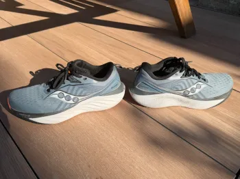 Brugt Saucony Triumph 22 bike — billede 1 af 8