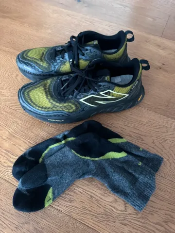 Used New Balance Hierro V8 bike — image 2 of 9