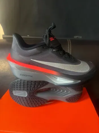 Used Nike ZOOM FLY 6 bike — image 2 of 8