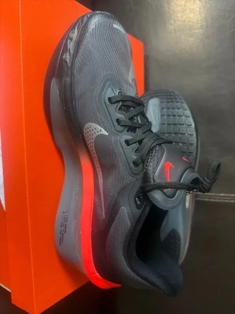 Used Nike ZOOM FLY 6 bike — image 4 of 8