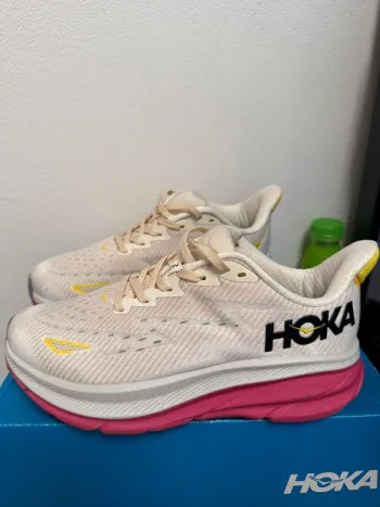 Hoka Clifton 9 bike d'occasion — image 1 sur 6