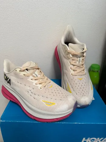 Hoka Clifton 9 bike d'occasion — image 2 sur 6