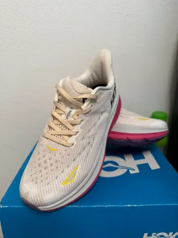 Hoka Clifton 9 bike d'occasion — image 3 sur 6