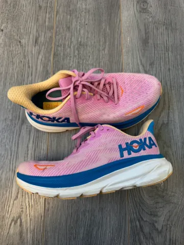 Lightweight Clifton 9 Running Shoes usato