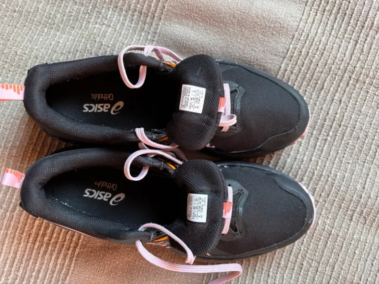 Used Asics Gel Somona 8 Goretex bike — image 7 of 7