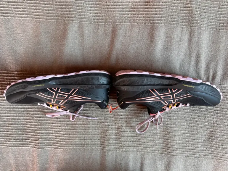 Used Asics Gel Somona 8 Goretex bike — image 5 of 7