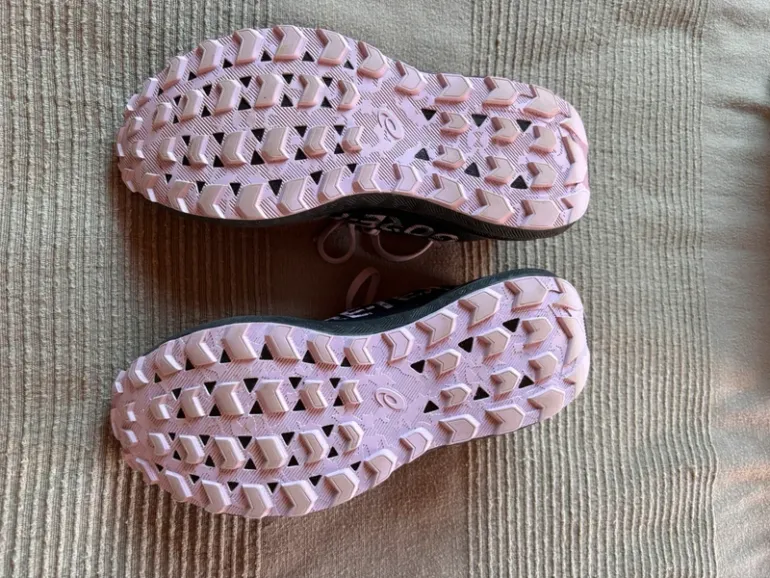 Used Asics Gel Somona 8 Goretex bike — image 2 of 7