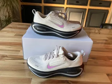 Used Nike Vomero Running Shoes